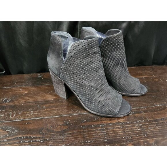 EUC Steve Madden Tala Perforated Black Suede Ankle Boots/Sz. 8.5 - Picture 3 of 10